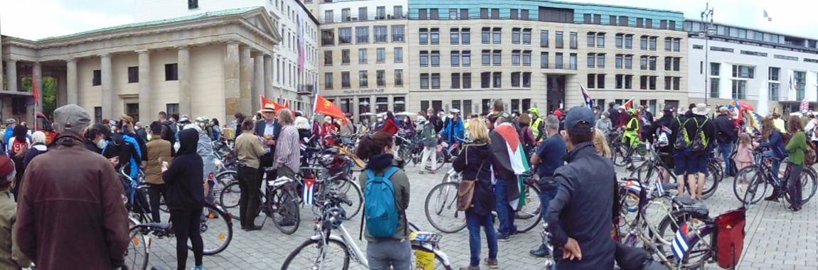 Abschlussdemo der Fahrraddemo #unblockcuba auf dem Pariser Platz